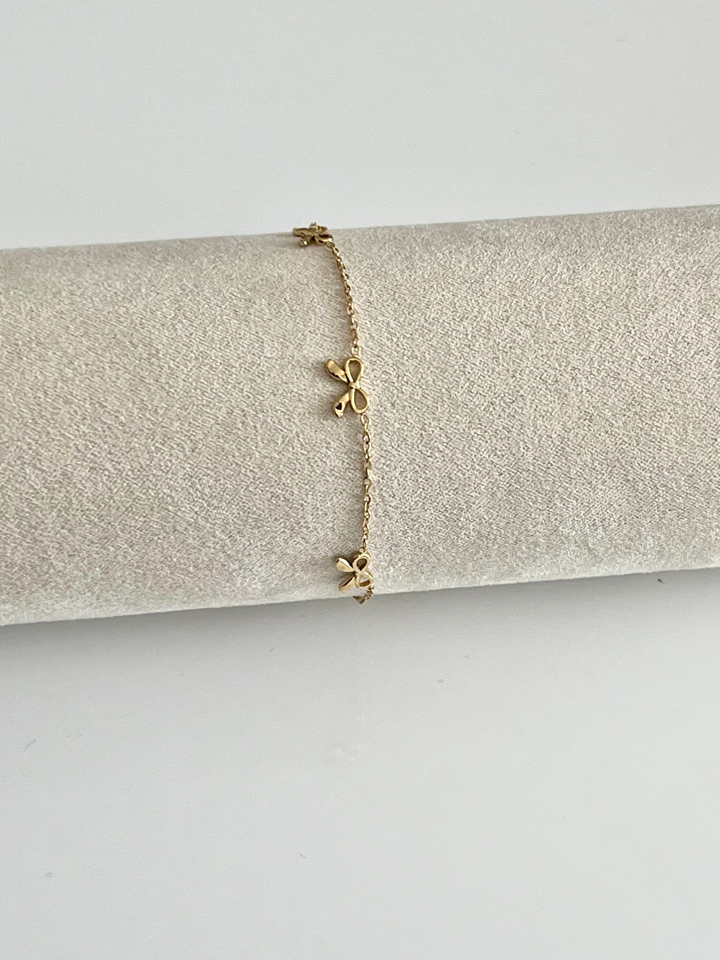 Tiny Bowtie Armband