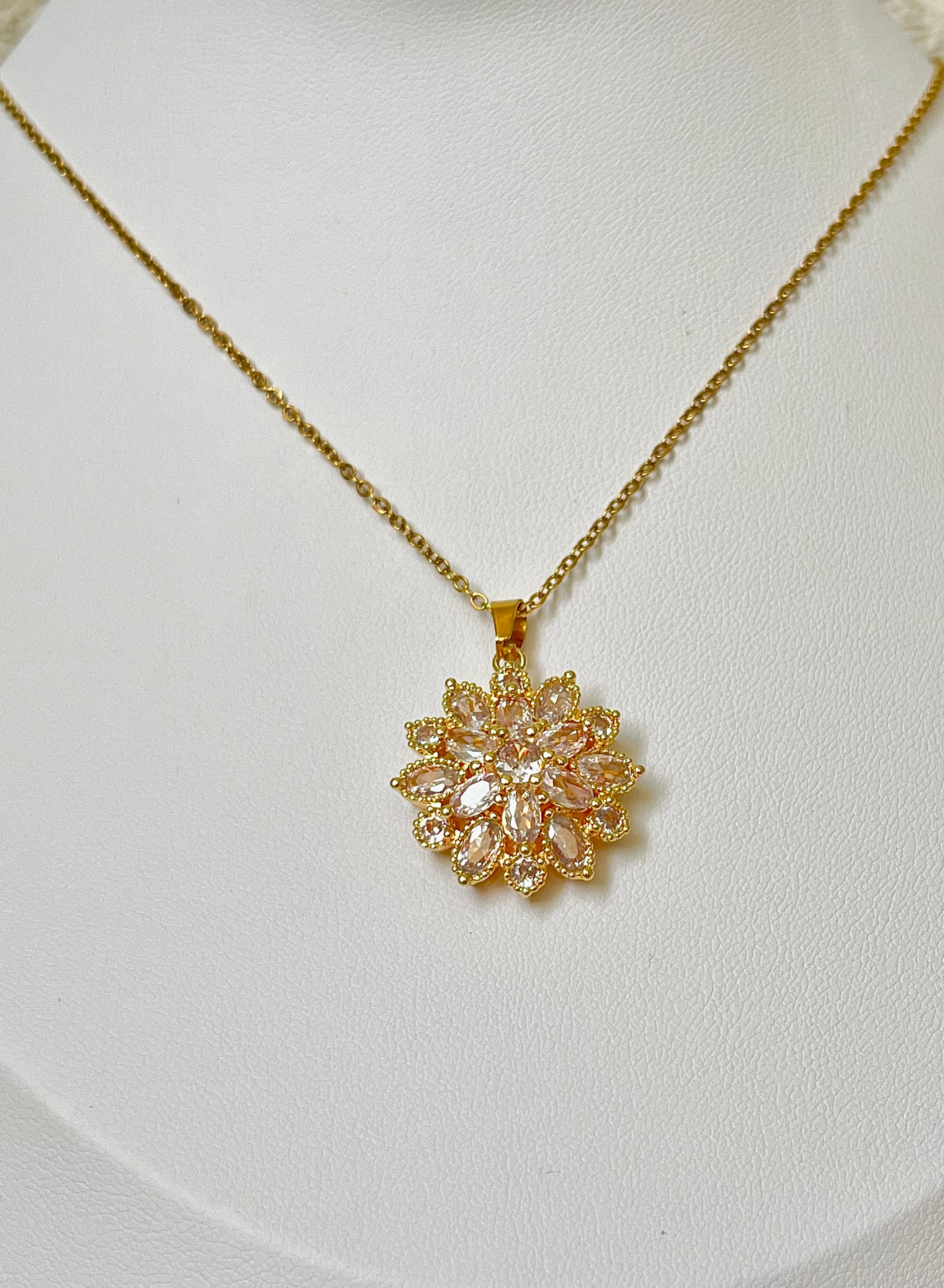 Blossom Charm Halskette