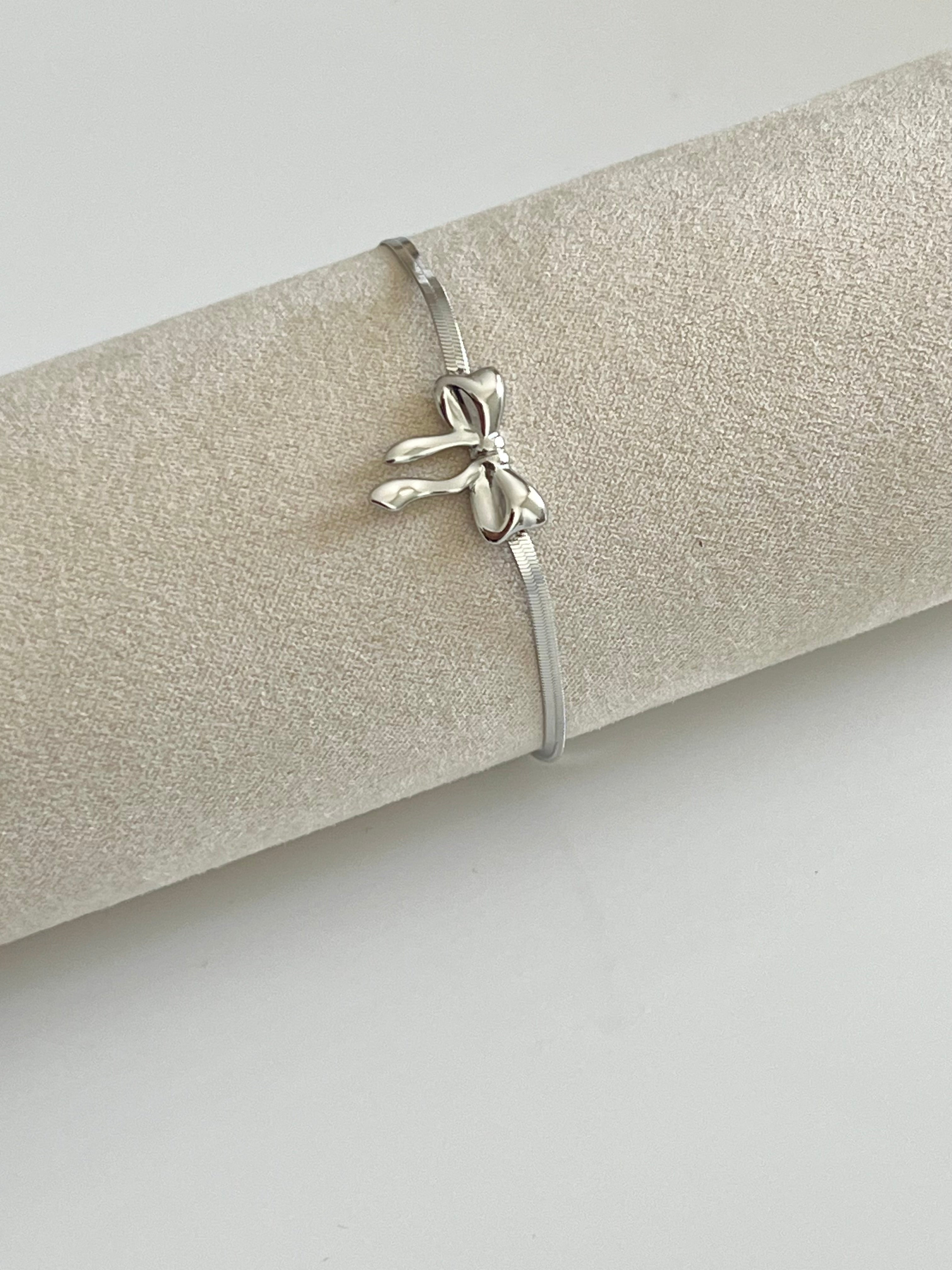 Classic Bowtie Armband
