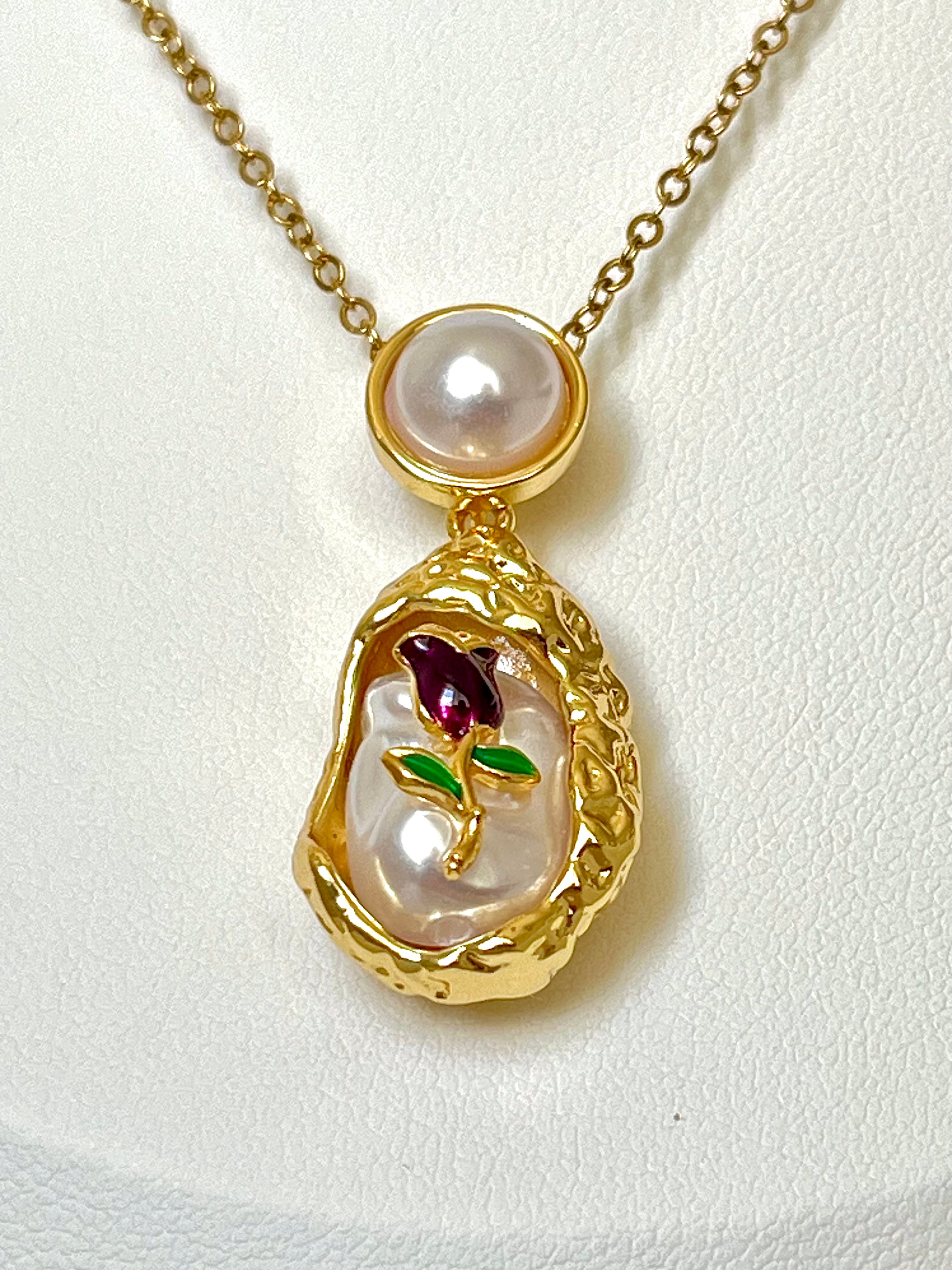 Framed Floral Pearl Halskette