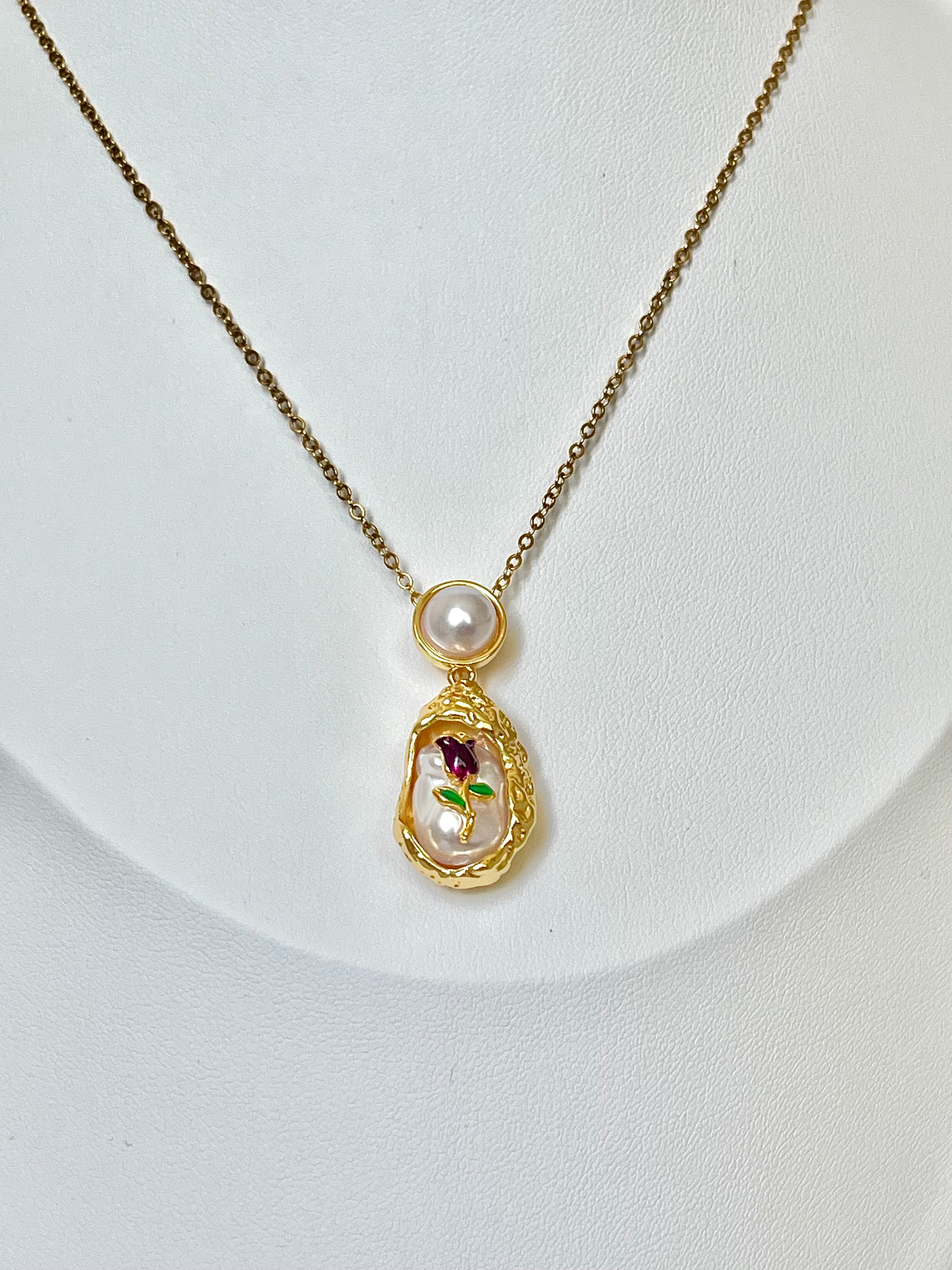 Framed Floral Pearl Halskette