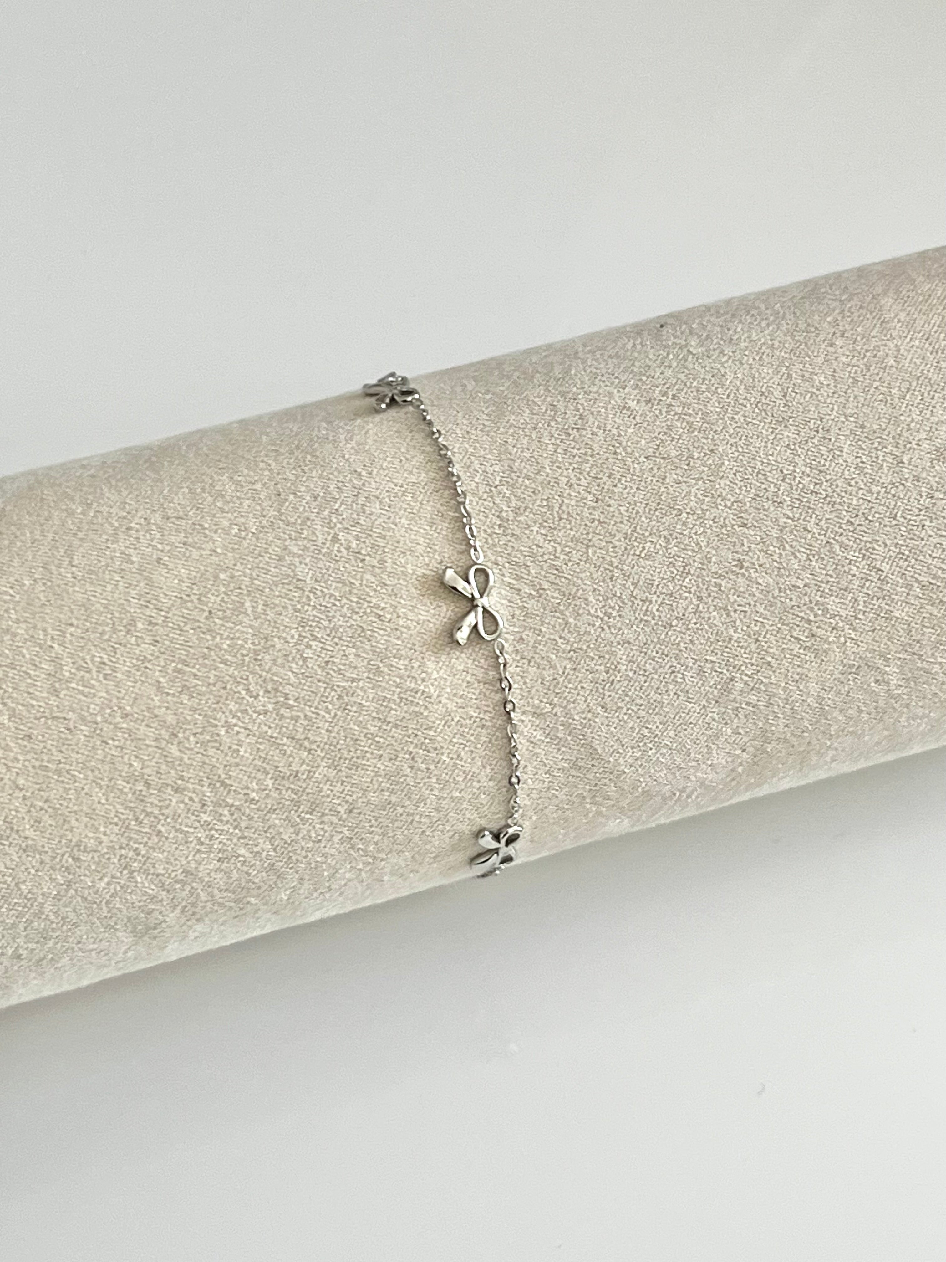 Tiny Bowtie Armband